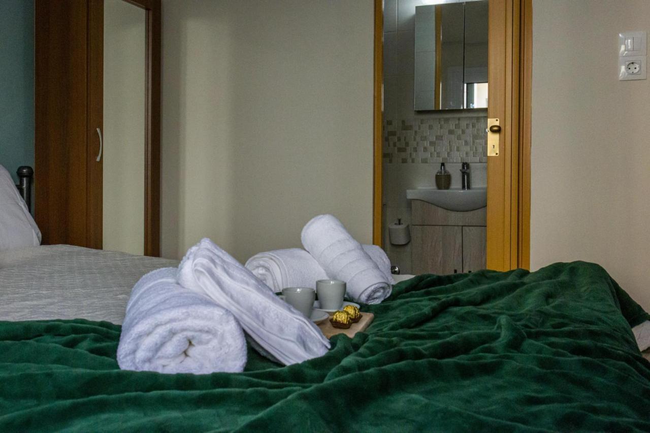 Appartamento Couples Retreat, Fully Equipped Studio/ Loutraki Beach Esterno foto