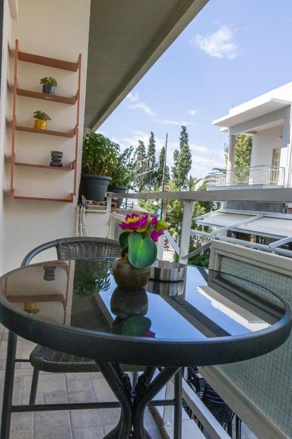 Appartamento Couples Retreat, Fully Equipped Studio/ Loutraki Beach Esterno foto